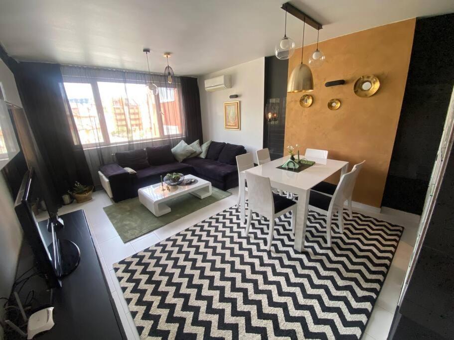 Lovely 1-Bedroom Apartament With Free Parking Sofia Bagian luar foto