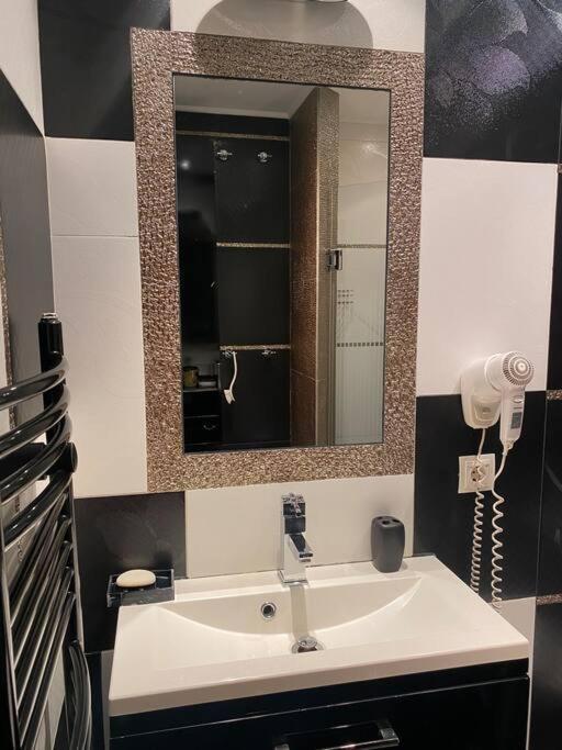 Lovely 1-Bedroom Apartament With Free Parking Sofia Bagian luar foto